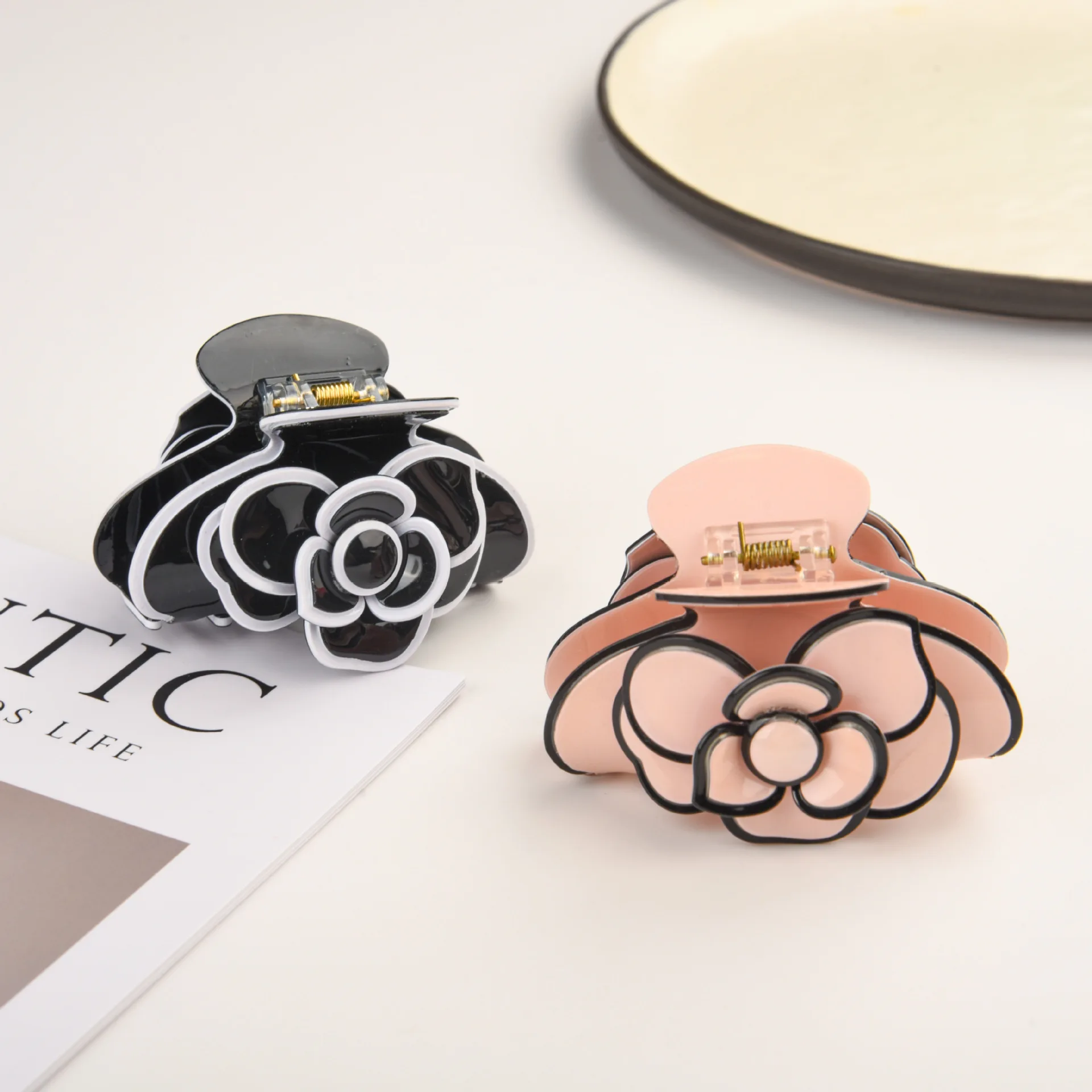 2025 New Women Exquisite Acetic Acid Gripper Exquisite Camellia Medium Acetic Acid Grab Clip Back of Head Disc Hair Shark Clip
2025 New Women Exquisite Acetic Acid Gripper Exquisite Camellia Medium Acetic Acid Grab Clip Back of Head Disc Hair Shark Clip