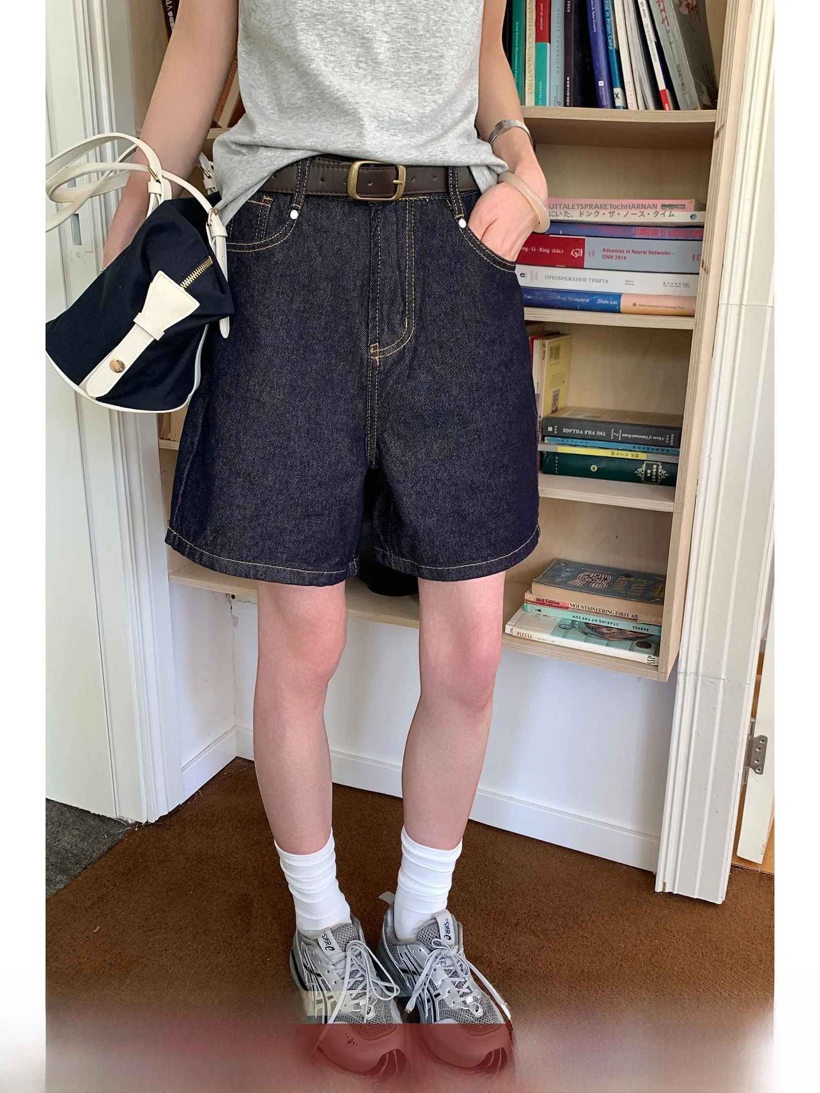 Washed Blue Jeans Short Pants Women's Summer Middle Pants Korean Style Slimming Five Parts VS What Reformed Proportion
Washed Blue Jeans Short Pants Women's Summer Middle Pants Korean Style Slimming Five Parts VS What Reformed Proportion