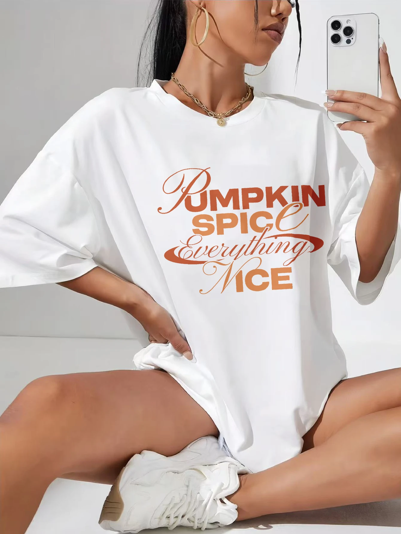 PUMPKIN SPICE Большие размеры, белая рубашка с круглым вырезом для женщин, мягкая удобная осенняя одежда, праздничные наряды на Хэллоуин на осень 
PUMPKIN SPICE Большие размеры, белая рубашка с круглым вырезом для женщин, мягкая удобная осенняя одежда, праздничные наряды на Хэллоуин на осень