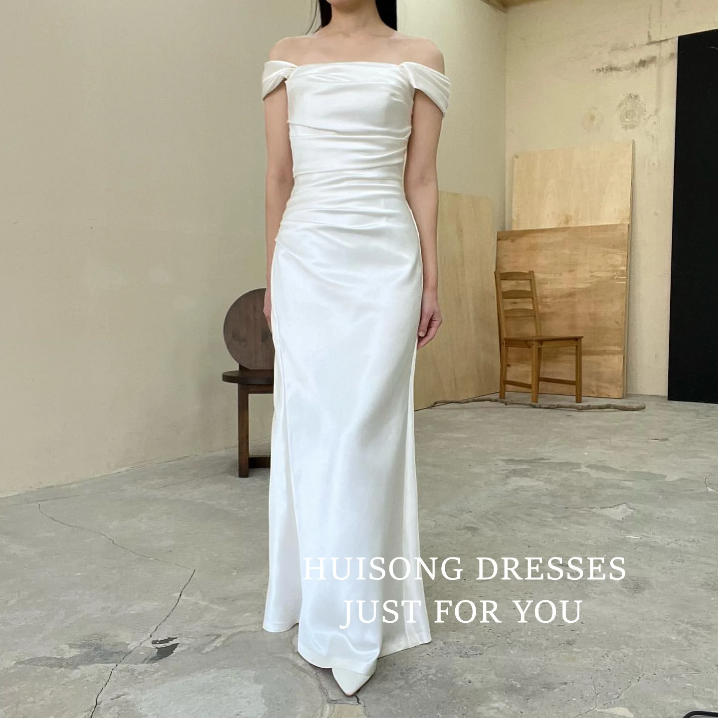 HUISONG Customized White Satin Korean Mermaid Wedding Dress Off the Shoulder Reception Bridal Dress Korea Wedding Photo Shoot
HUISONG Customized White Satin Korean Mermaid Wedding Dress Off the Shoulder Reception Bridal Dress Korea Wedding Photo Shoot