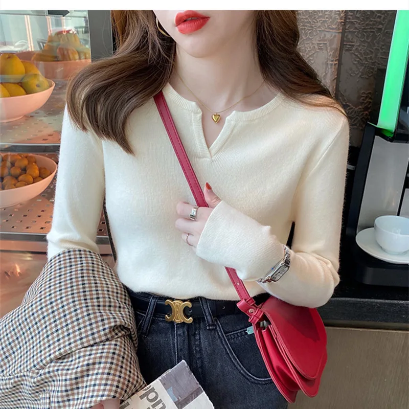 V-neck Knitted Sweater Thin for Women Spring Autumn 2024 New Slim Long Sleeved Pullover Tops Simple Fashion Base Sweater
V-neck Knitted Sweater Thin for Women Spring Autumn 2024 New Slim Long Sleeved Pullover Tops Simple Fashion Base Sweater