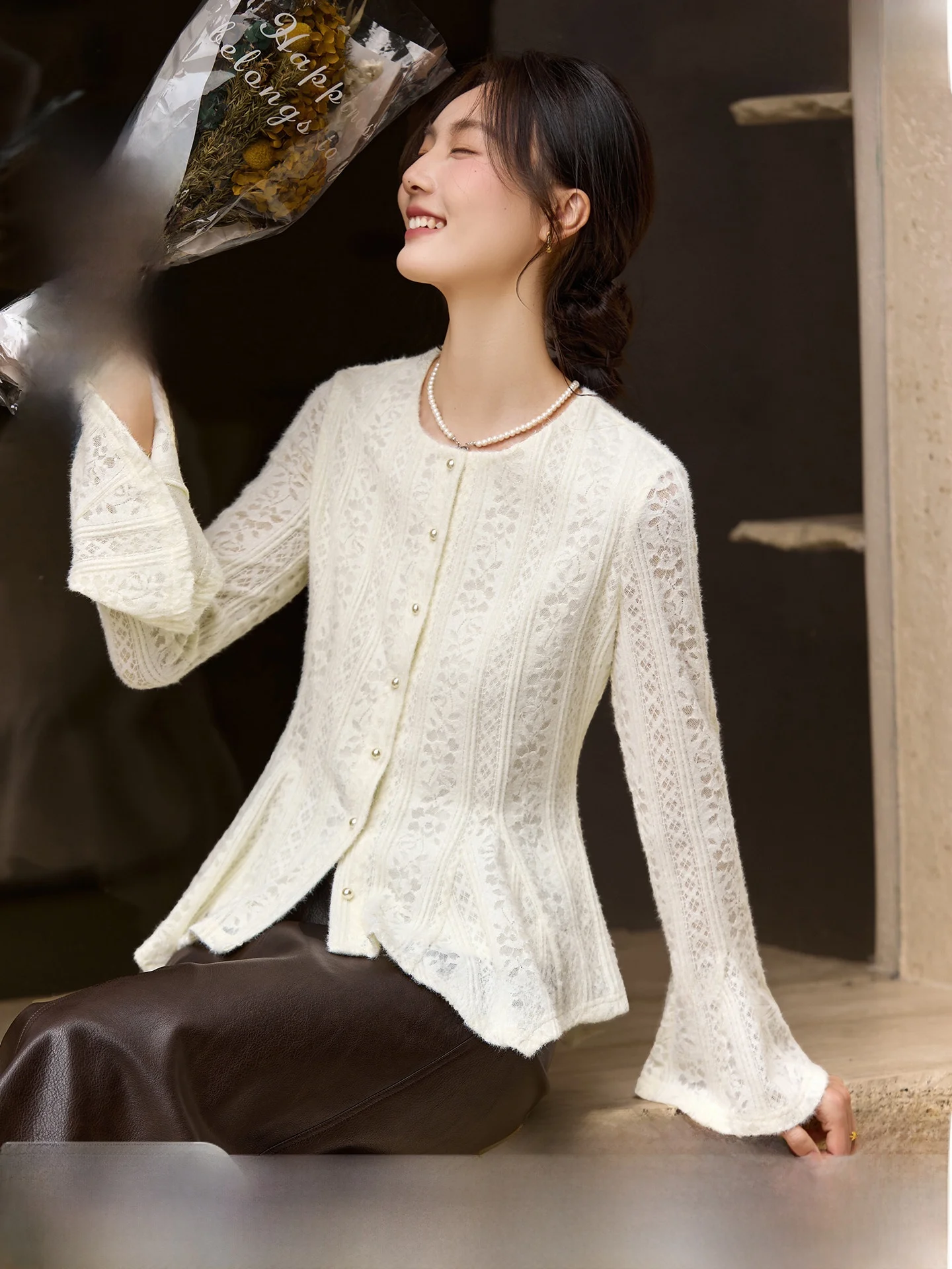 Slim Fit Lace Trim Chiffon Bell Sleeve Open Cardigan Women's Fashion Autumn Winter Color round Neck Button Detail Cardigan
Slim Fit Lace Trim Chiffon Bell Sleeve Open Cardigan Women's Fashion Autumn Winter Color round Neck Button Detail Cardigan