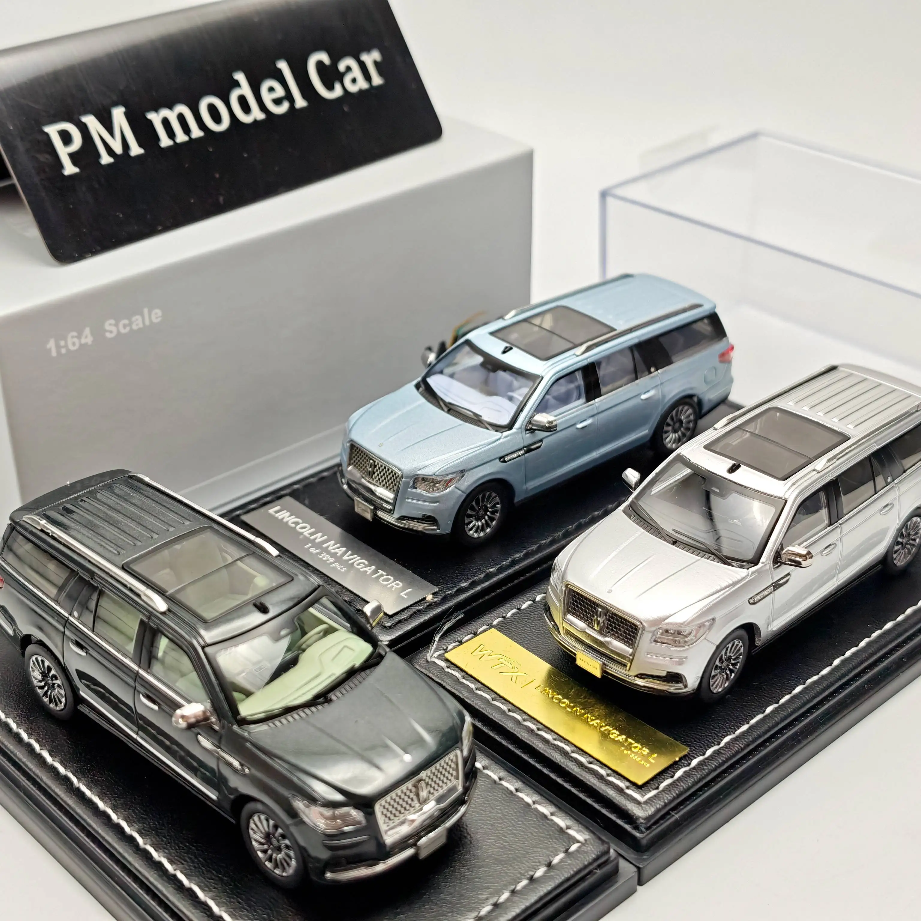 WTX 1:64 Lincoln Navigator American SUV Long Wheelbase Alloy Diecast Model Car Collectible Gift Ornament
WTX 1:64 Lincoln Navigator American SUV Long Wheelbase Alloy Diecast Model Car Collectible Gift Ornament