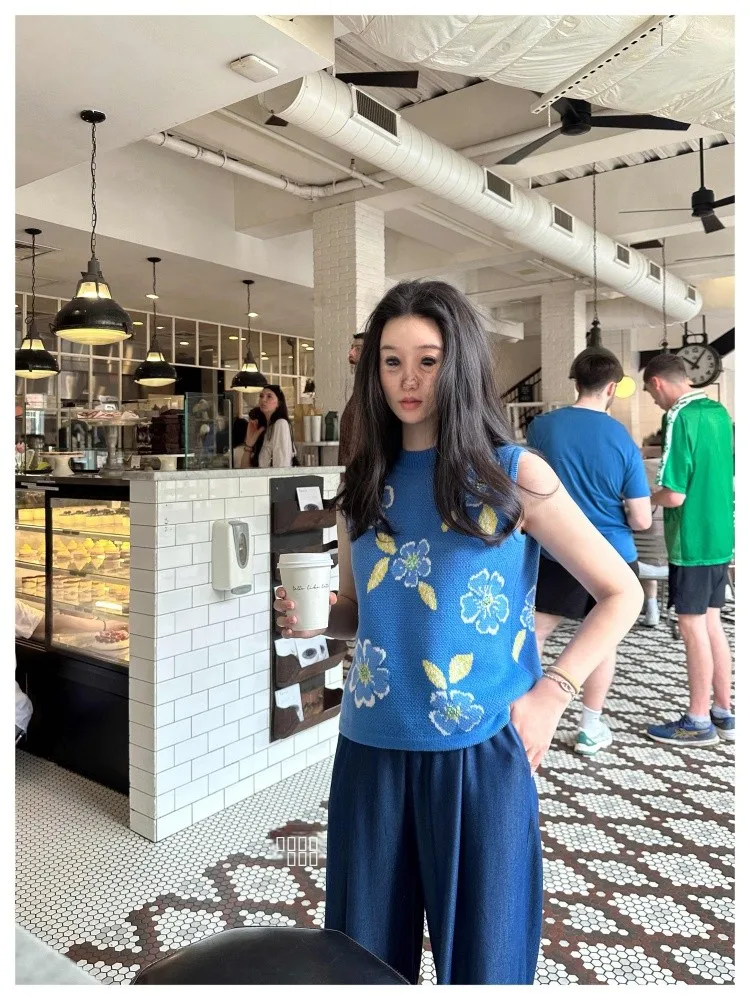 Вязаный хлопковый жилет TIAN ручной работы с цветочным узором, мягкий и уютный, для женщин, модный, для повседневной носки, с круглым вырезом, тонкий, осенний, 1 шт.
Вязаный хлопковый жилет TIAN ручной работы с цветочным узором, мягкий и уютный, для женщин, модный, для повседневной носки, с круглым вырезом, тонкий, осенний, 1 шт.