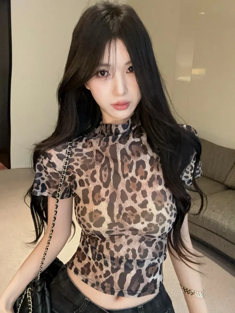 Slim Fit Short Sleeve T-Shirt Women's Summer New Style Retro Print Halved Collar Fashionable plus Size Citywalk Top
Slim Fit Short Sleeve T-Shirt Women's Summer New Style Retro Print Halved Collar Fashionable plus Size Citywalk Top
