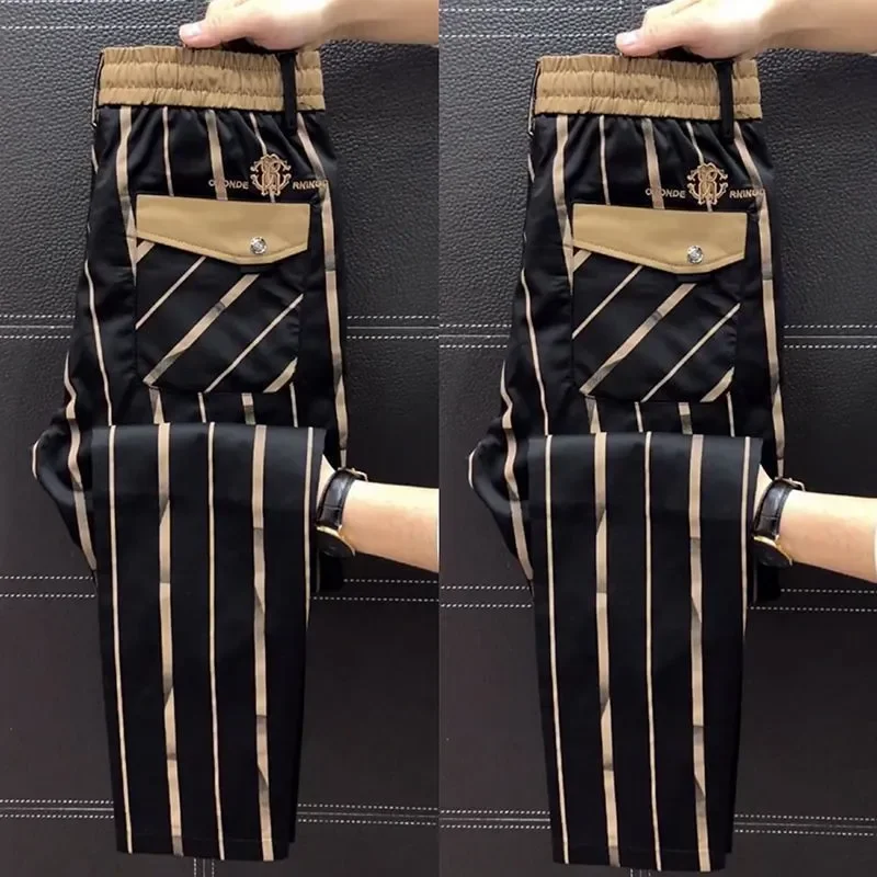 New Men's Vertical Stripe Embroidered Casual Pants are Beautiful, Versatile, and Casual Fashion
New Men's Vertical Stripe Embroidered Casual Pants are Beautiful, Versatile, and Casual Fashion