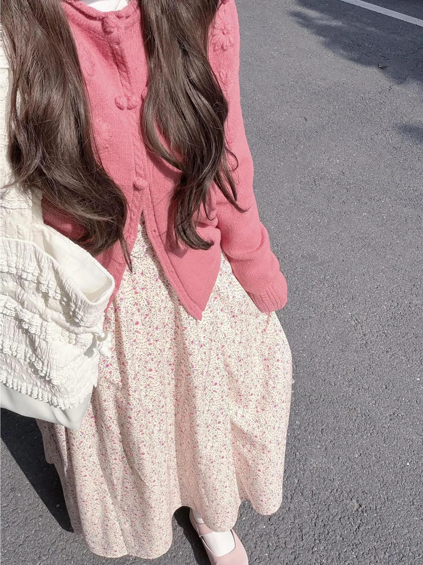 Pink Floral Embroidery Sweater Cardigan Inner Shirt Strap Long Skirt Three-Piece Set Women's Fashion Spring Autumn Casual Wear
Pink Floral Embroidery Sweater Cardigan Inner Shirt Strap Long Skirt Three-Piece Set Women's Fashion Spring Autumn Casual Wear