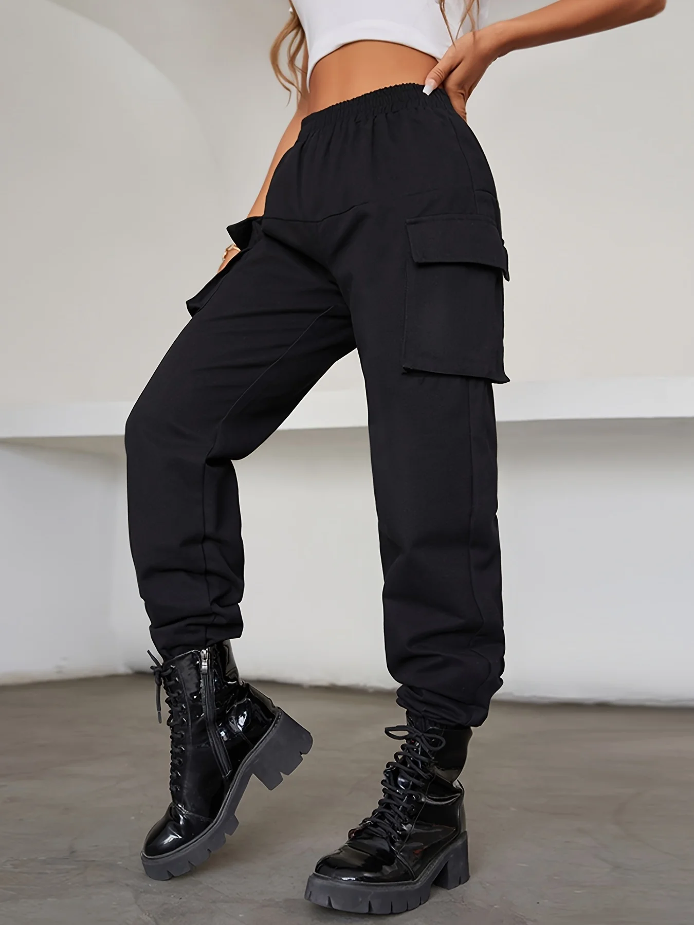 VANGULL Women Casual Cargo Elastic Waist Goth Streetwear Joggers Pants Female Oversized Pocket Loose Trousers
VANGULL Women Casual Cargo Elastic Waist Goth Streetwear Joggers Pants Female Oversized Pocket Loose Trousers