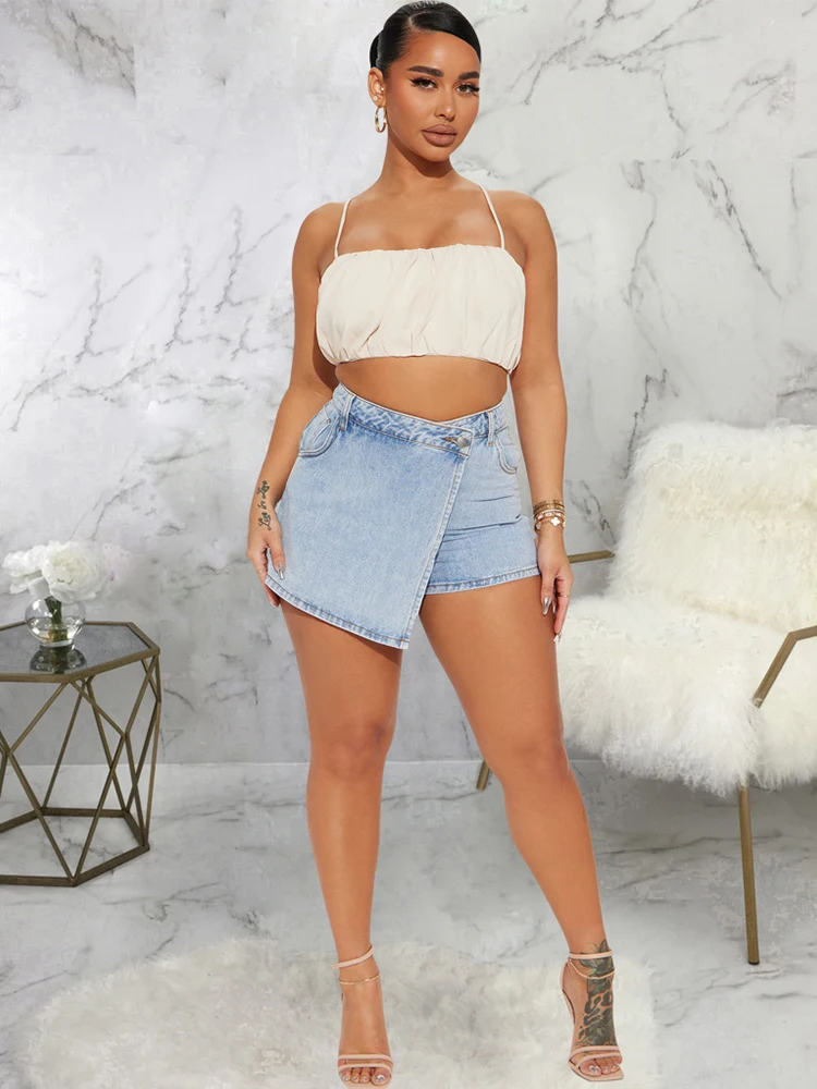 Fashion Women's Denim Shorts High Waist Loose Straight Button Design Pocket Culottes Out Short Jeans Spring 2024 New
Fashion Women's Denim Shorts High Waist Loose Straight Button Design Pocket Culottes Out Short Jeans Spring 2024 New