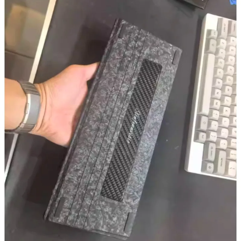 Лидер продаж T2983 углеродное волокно Wooting61/GH60 корпус клавиатуры индивидуальный эргономичный магнитный корпус корабля кованый карбон
Лидер продаж T2983 углеродное волокно Wooting61/GH60 корпус клавиатуры индивидуальный эргономичный магнитный корпус корабля кованый карбон