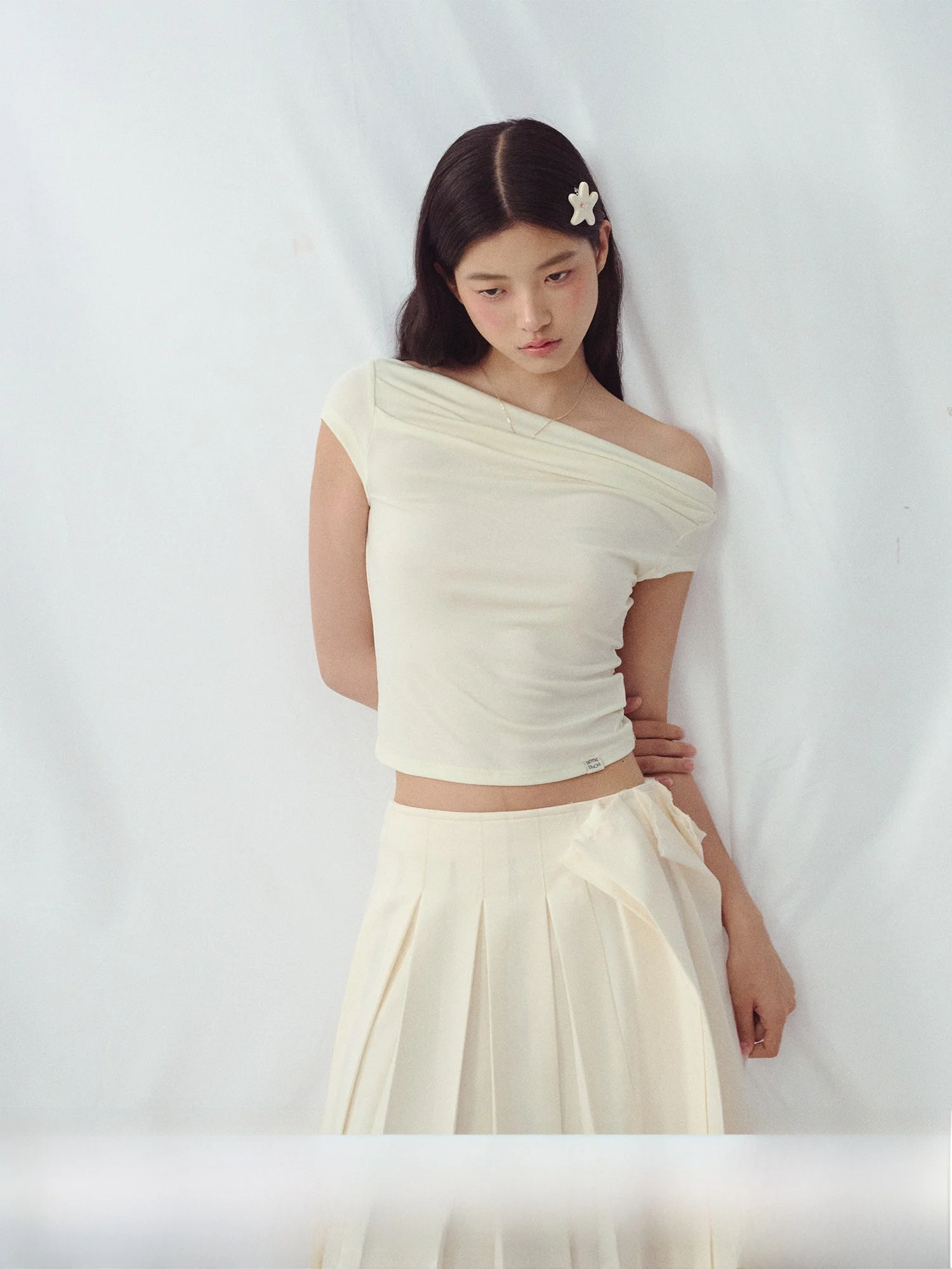 LaluneDuCiel Silk Shoulder Bared Simple T Shirt Short Sleeve Women's Fashion Korean Style Commute Pure Color Summer Top
LaluneDuCiel Silk Shoulder Bared Simple T Shirt Short Sleeve Women's Fashion Korean Style Commute Pure Color Summer Top
