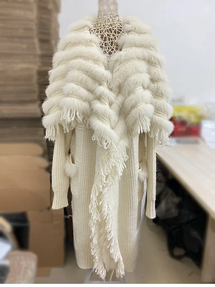 European Elegant Woolen Coats Women Plus Size Knitted Fox Fur Coat Female Loose Autumn Long Sleeve Knitted Overcoat
European Elegant Woolen Coats Women Plus Size Knitted Fox Fur Coat Female Loose Autumn Long Sleeve Knitted Overcoat