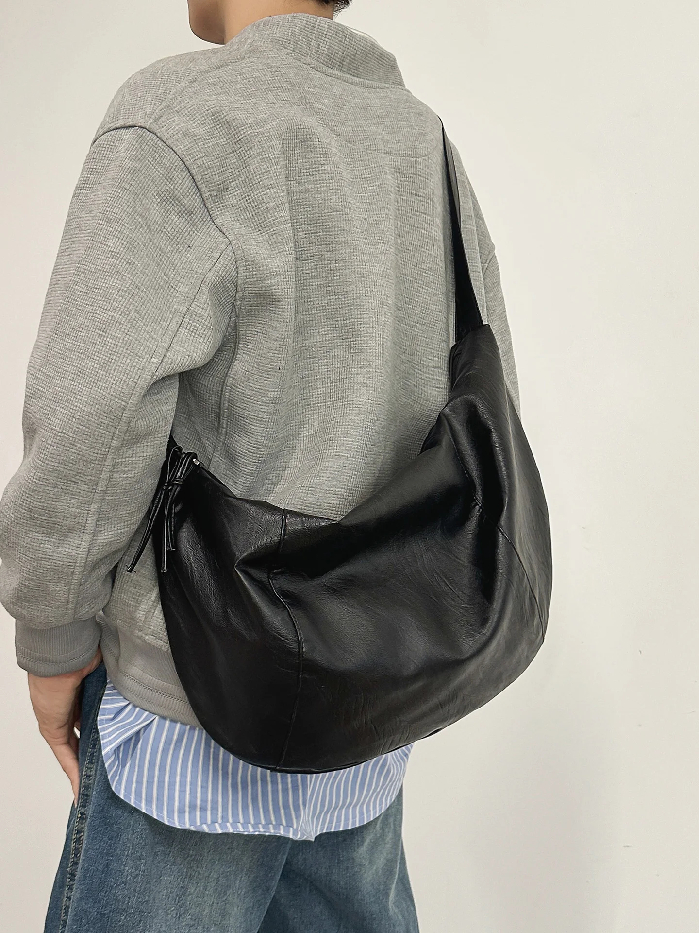 Casual Soft Leather Crossbody Bag Large Capaci Commuter Single oulder Bag for Men Retro Korean Sle Waterproof Zipper
Casual Soft Leather Crossbody Bag Large Capaci Commuter Single oulder Bag for Men Retro Korean Sle Waterproof Zipper