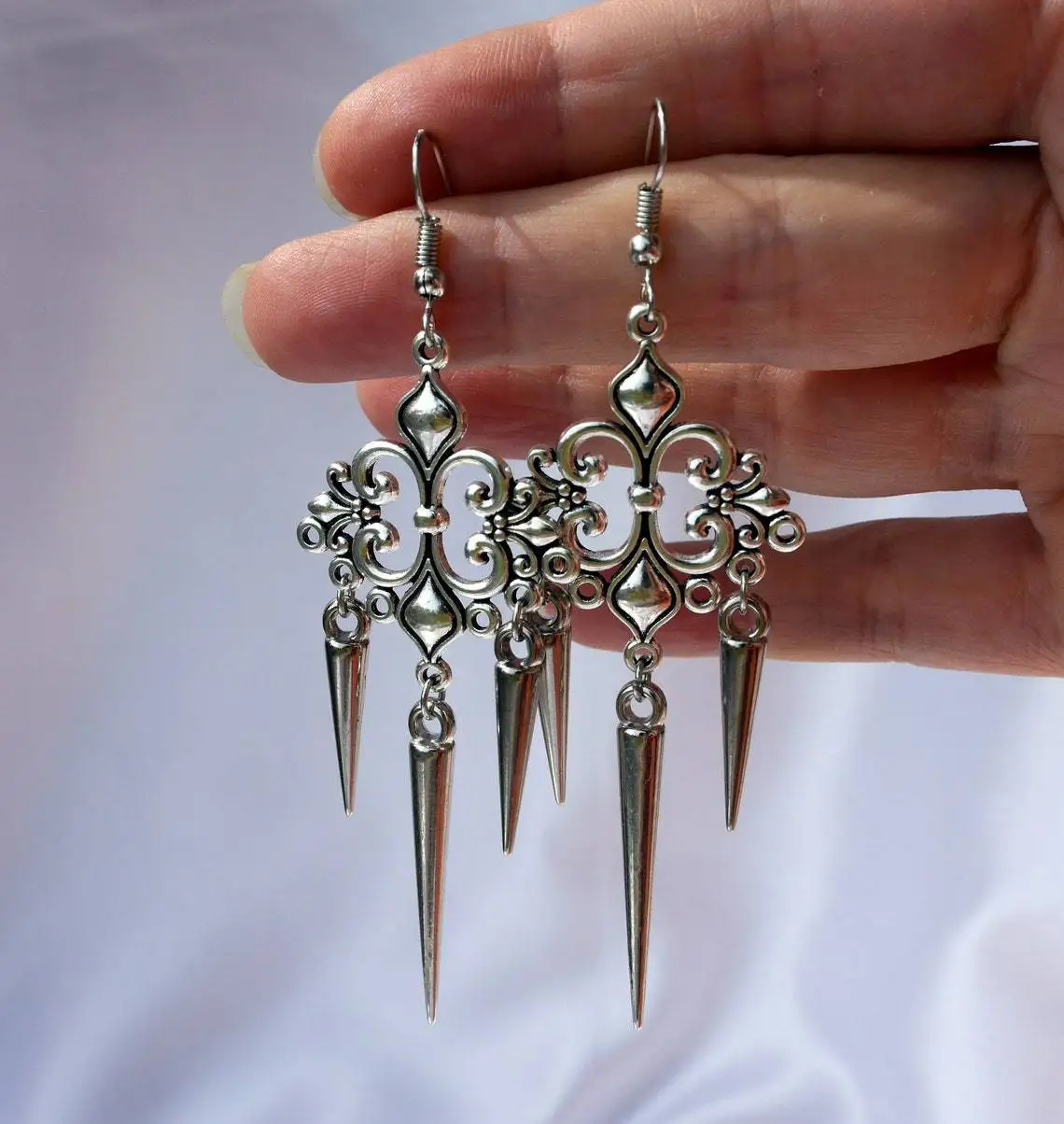 Gothic Pointed Rivets Earrings for Women Men Fashion Hip Hop Rock Punk Style Personality Trend Jewelry Party Gift
Gothic Pointed Rivets Earrings for Women Men Fashion Hip Hop Rock Punk Style Personality Trend Jewelry Party Gift