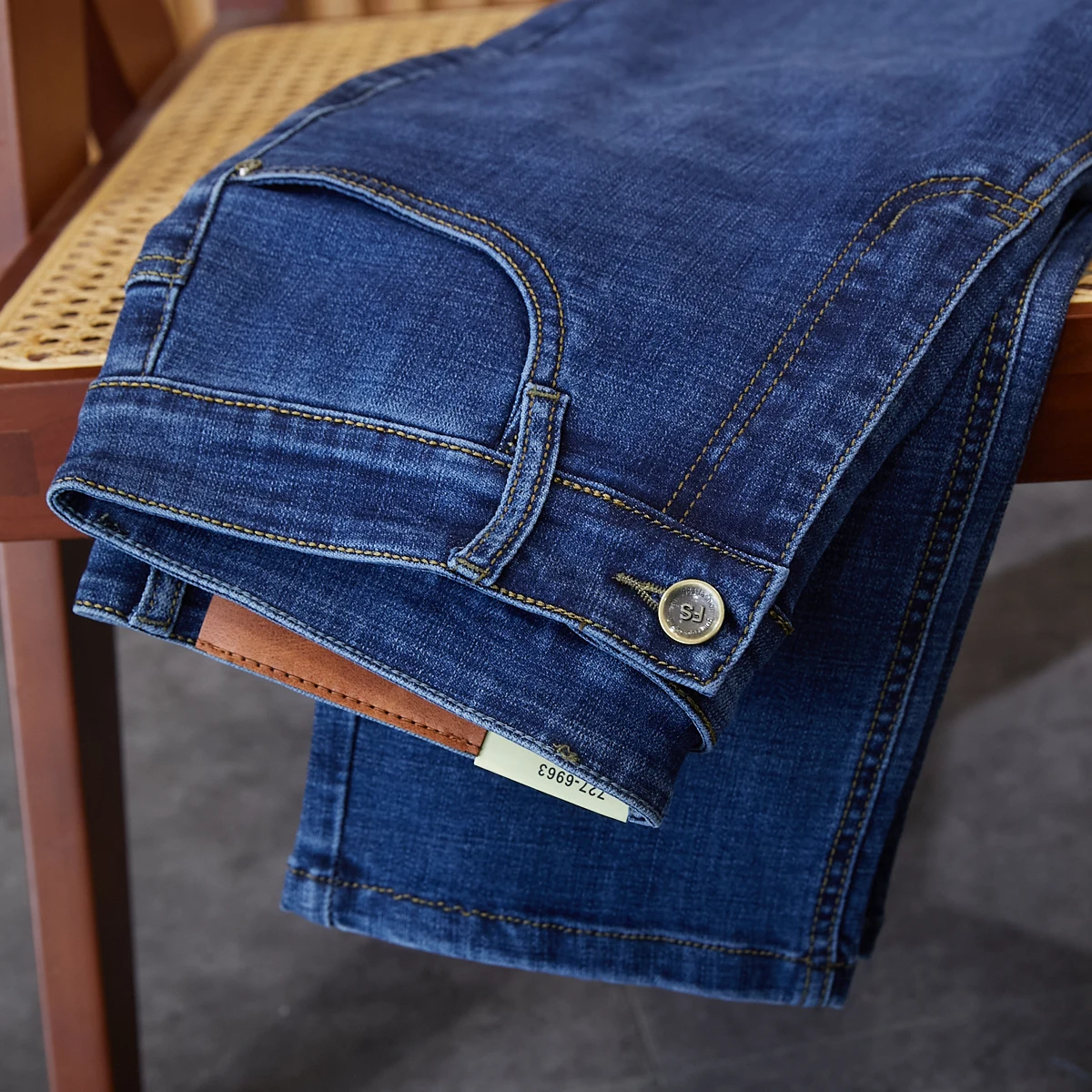 Classic Straight Leg Men's Jeans Fashionable Washed Four-Way Stretch Long Trousers Business Casual Urban Style Spring Collection
Classic Straight Leg Men's Jeans Fashionable Washed Four-Way Stretch Long Trousers Business Casual Urban Style Spring Collection