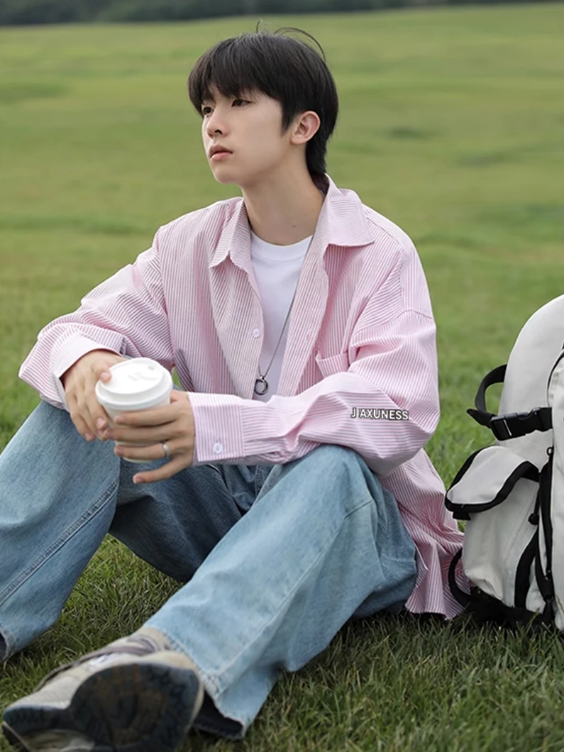 Розовая полосатая футболка для подростков, модная брендовая, с длинным рукавом, свободного кроя, молодежная, не требующая глажки, осенняя одежда
Розовая полосатая футболка для подростков, модная брендовая, с длинным рукавом, свободного кроя, молодежная, не требующая глажки, осенняя одежда