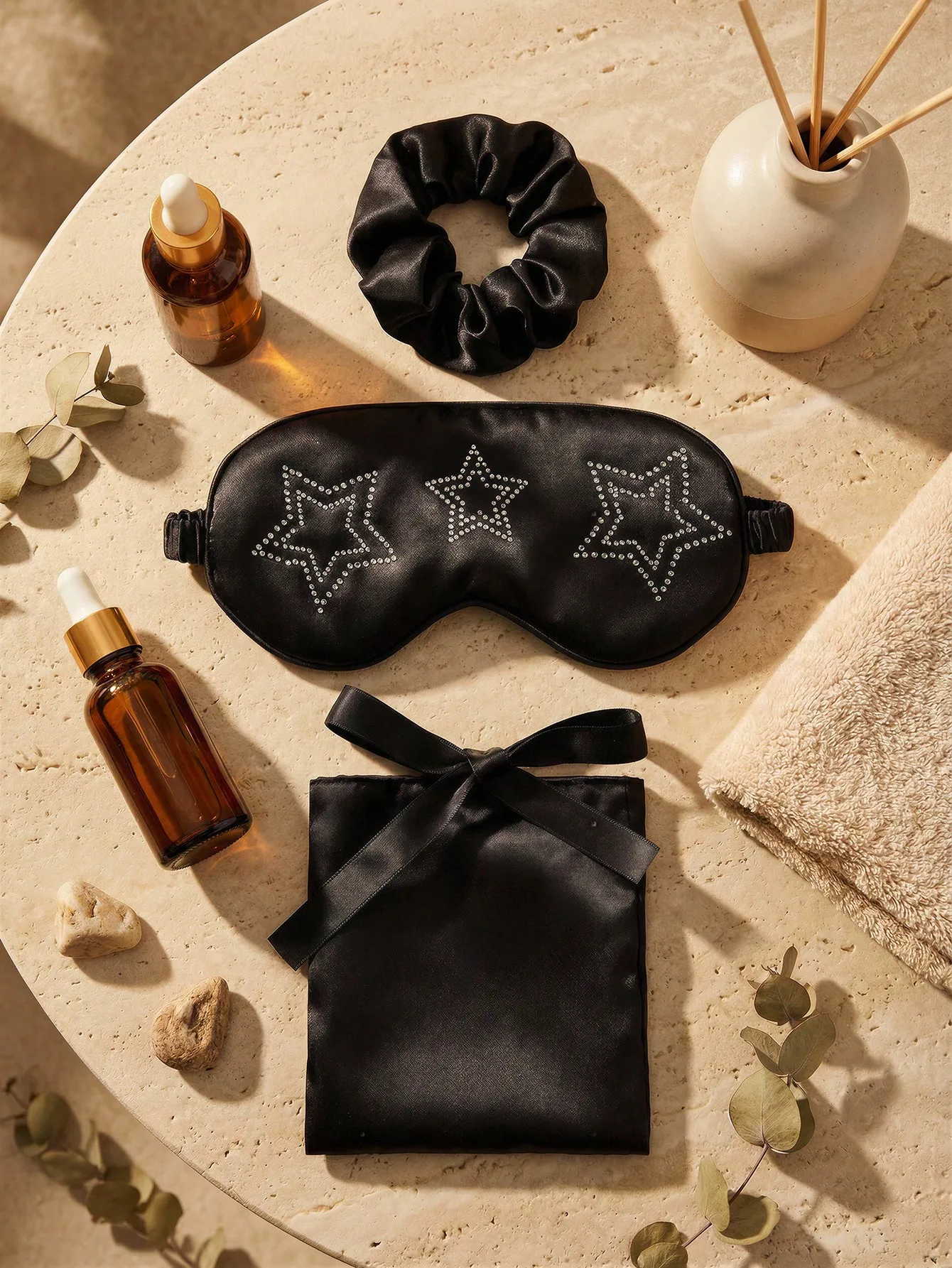 3-Piece Star Blindfold Set, Blindfold + Storage Bag + Hair Band, No Eye Pressure, Suitable For Business Trips
3-Piece Star Blindfold Set, Blindfold + Storage Bag + Hair Band, No Eye Pressure, Suitable For Business Trips