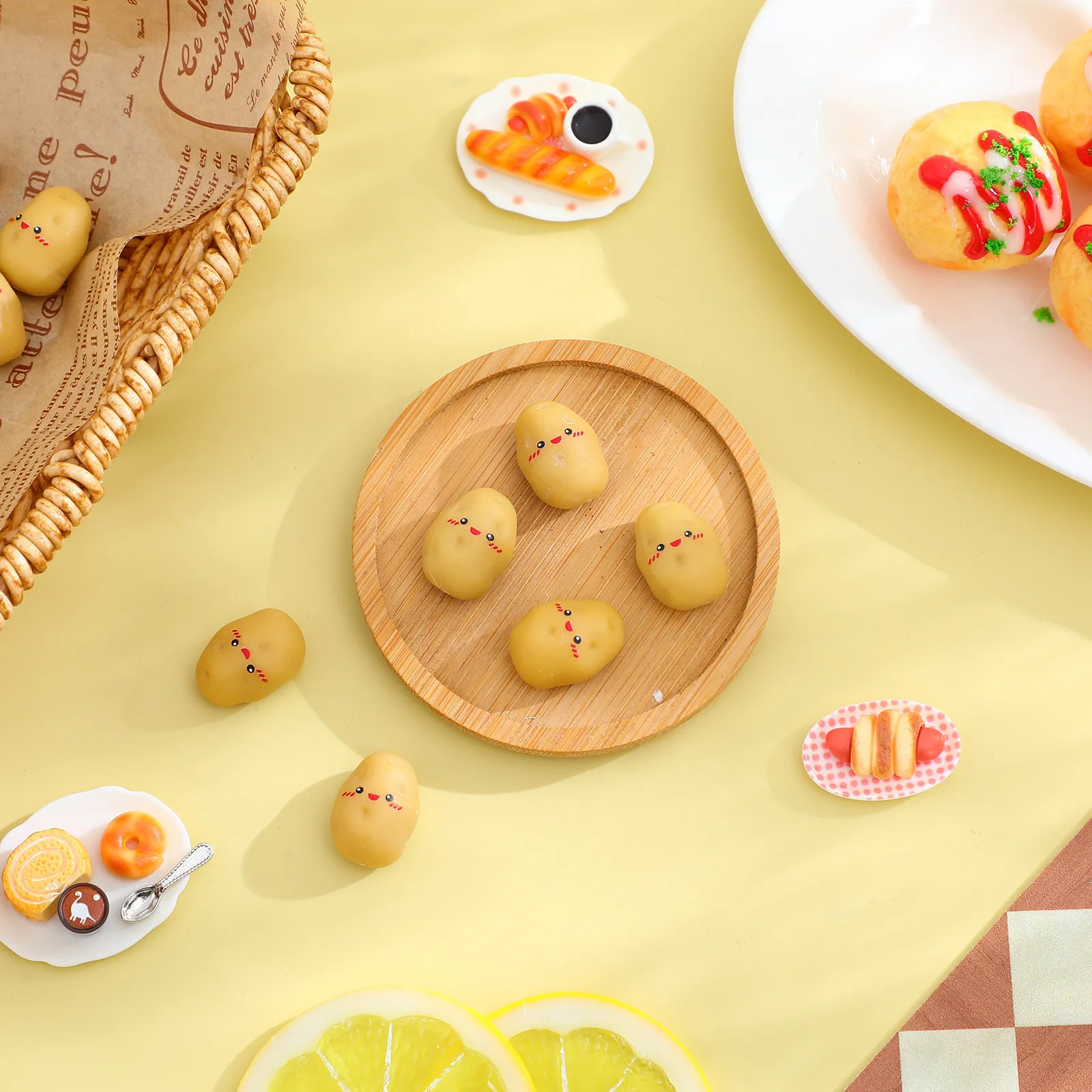 30Pcs Mini Artificial Potatoes Realistic Resin Potatoes for Home Kitchen Decor Holiday Party Thanksgiving Nurses Day Office Desk
30Pcs Mini Artificial Potatoes Realistic Resin Potatoes for Home Kitchen Decor Holiday Party Thanksgiving Nurses Day Office Desk