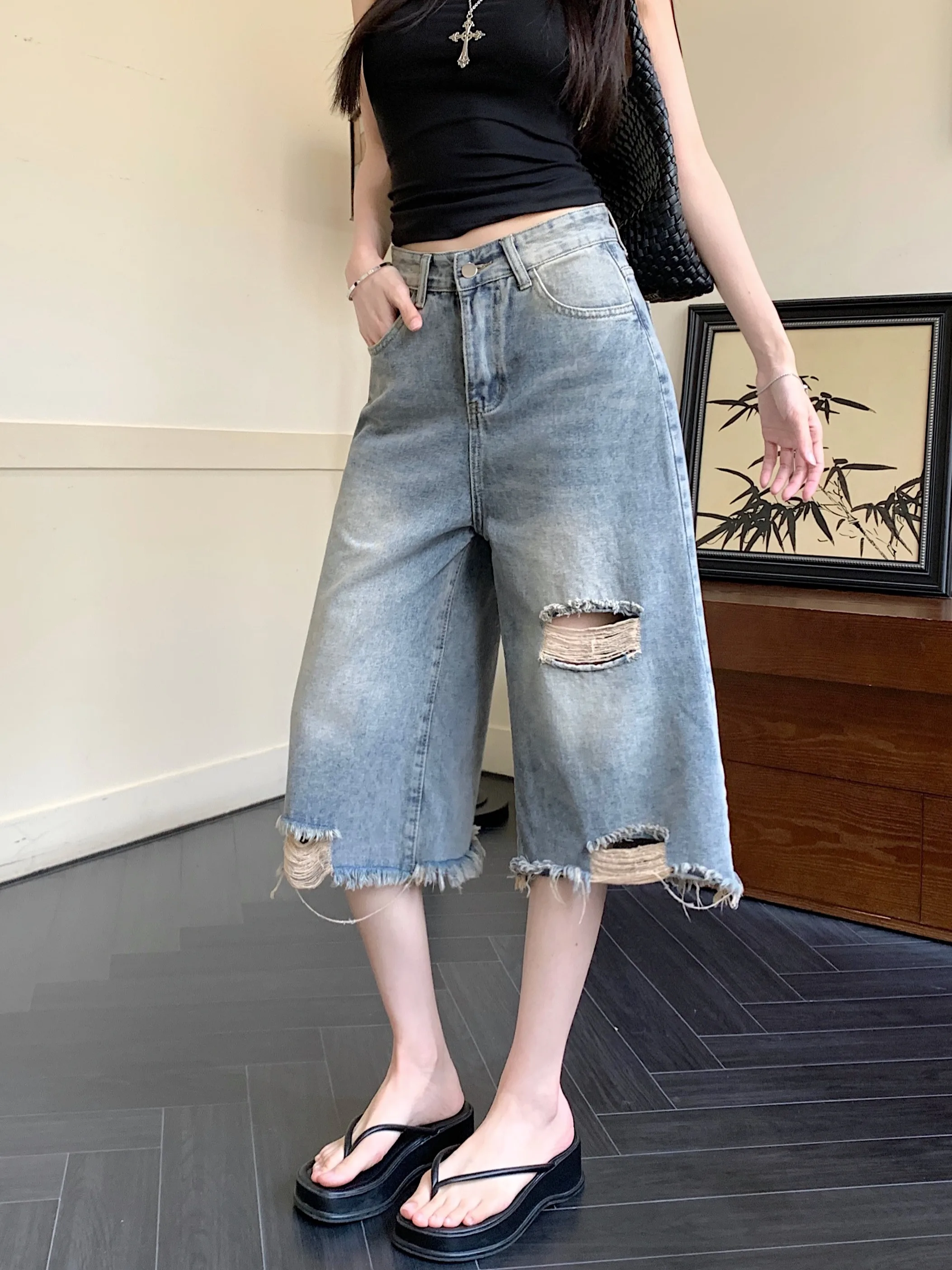 American Style Vintage Ripped Denim Jeans High Waist Slim Wide Leg Pants Seven Feet for Young Women Summer Casual Wear
American Style Vintage Ripped Denim Jeans High Waist Slim Wide Leg Pants Seven Feet for Young Women Summer Casual Wear