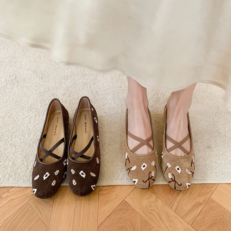 Women's new spring and autumn genuine leather cow suede round toe flower cross elastic band mid heel fashion single shoe
Women's new spring and autumn genuine leather cow suede round toe flower cross elastic band mid heel fashion single shoe