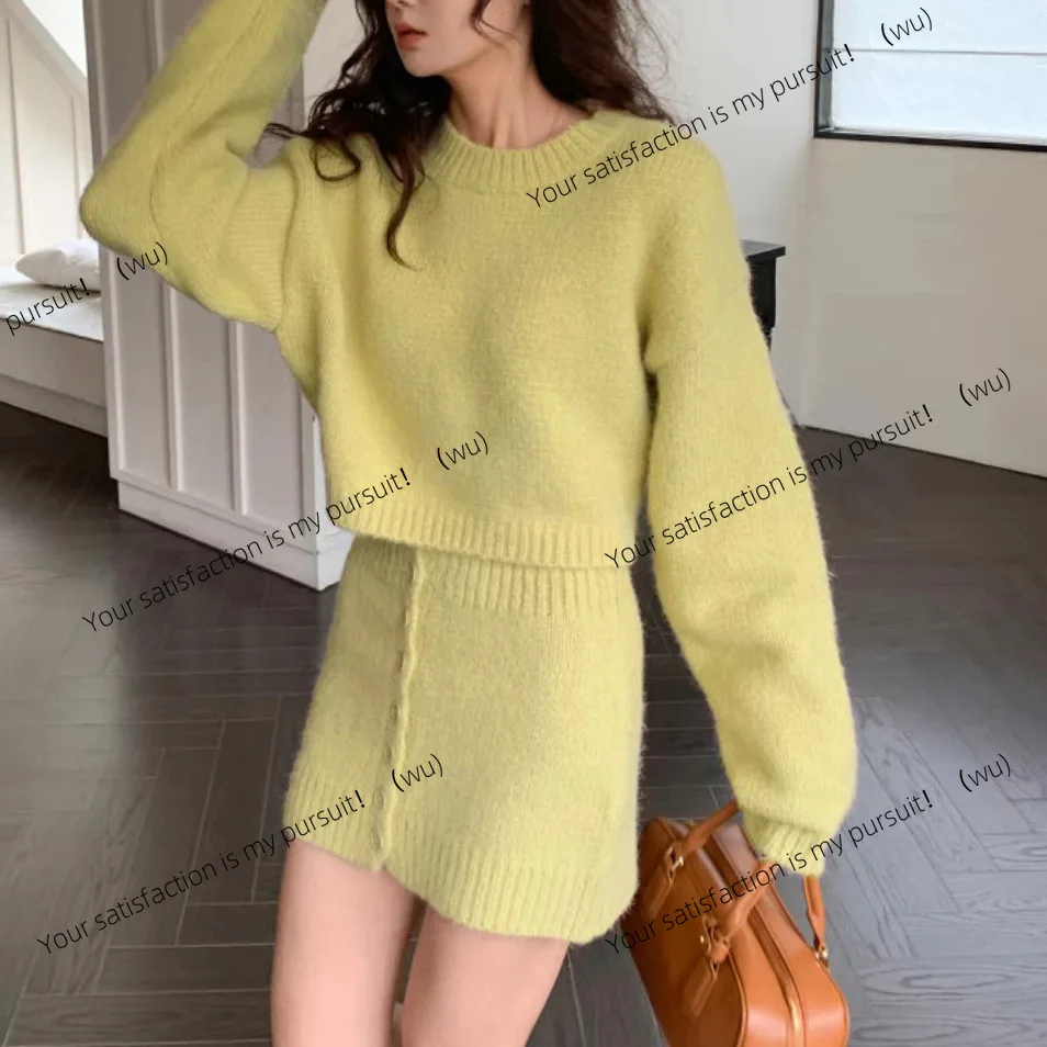 ZOCI-Осенне-зимний корейский вариант, свободный и узкий короткий свитер с круглым вырезом, однобортная юбка на бедрах, комплект из двух предметов для женщин
ZOCI-Осенне-зимний корейский вариант, свободный и узкий короткий свитер с круглым вырезом, однобортная юбка на бедрах, комплект из двух предметов для женщин