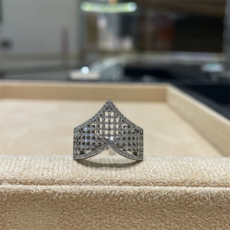 ZFSILVER Silver 925 Fashion Trendy Classic Design Moissanite Luxury Hollow Letter V Ring For Charm Women Wedding Jewelry R3-0240
ZFSILVER Silver 925 Fashion Trendy Classic Design Moissanite Luxury Hollow Letter V Ring For Charm Women Wedding Jewelry R3-0240