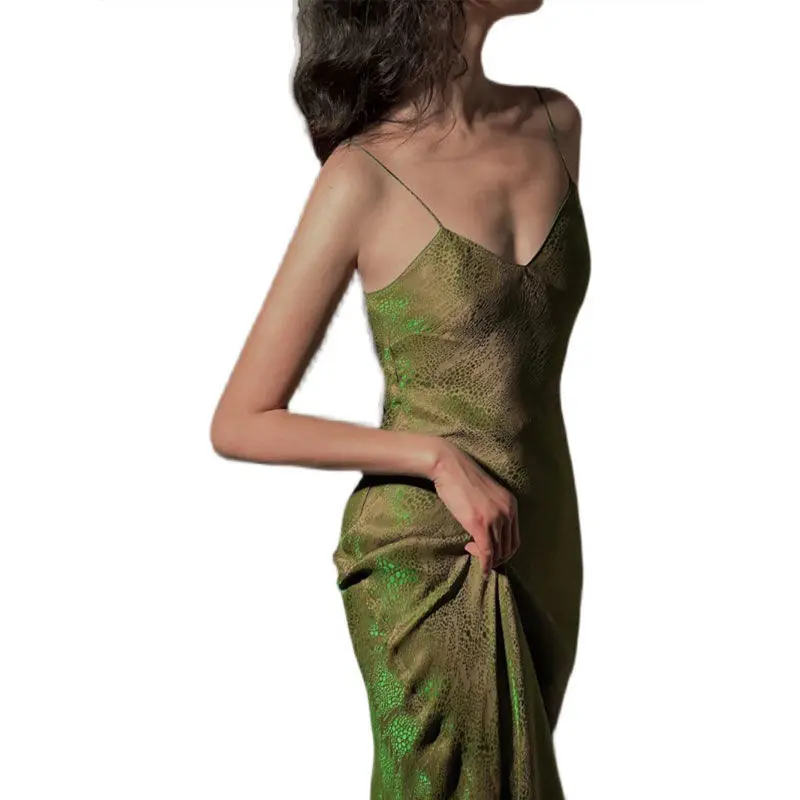 French Retro Green Suspender Leopard Print Dress Design Sense Small Show Thin Skirt Women
French Retro Green Suspender Leopard Print Dress Design Sense Small Show Thin Skirt Women