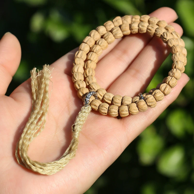 Hezhen Baixiangzi , round-shaped single-loop , high-density multi-faceted smooth-grained cypress seed bracelet
Hezhen Baixiangzi , round-shaped single-loop , high-density multi-faceted smooth-grained cypress seed bracelet