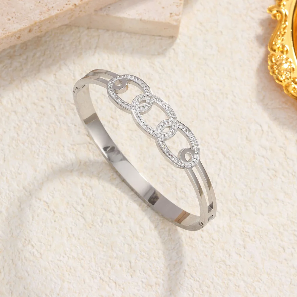 Watty stainless steel round diamond decorative intersecting ladies bracelet, high quality waterproof jewelry, free delivery
Watty stainless steel round diamond decorative intersecting ladies bracelet, high quality waterproof jewelry, free delivery