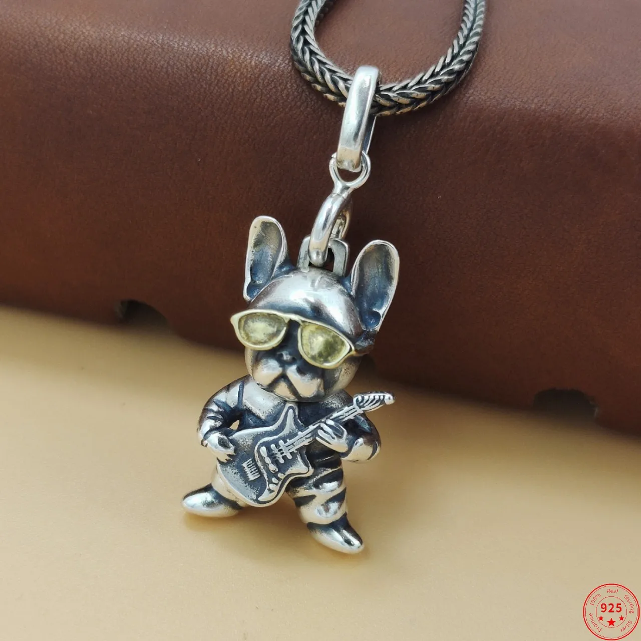 S925 Sterling Silver Pendant 2022 New Popular Creative Dog Guitar Personality Solid Argentum Protect Jewelry for Men Women
S925 Sterling Silver Pendant 2022 New Popular Creative Dog Guitar Personality Solid Argentum Protect Jewelry for Men Women