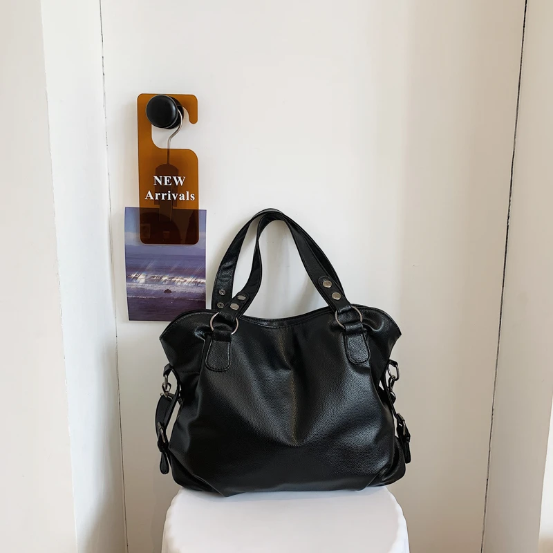 Vintage Handbag Solid Color PU Hardware crossbody bag Lightweight Large Capacity Adjustable Strap Shoulder bag for Commuting
Vintage Handbag Solid Color PU Hardware crossbody bag Lightweight Large Capacity Adjustable Strap Shoulder bag for Commuting