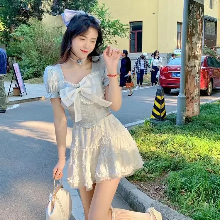 Sweet Style Two-Piece Short-Sleeved Top Pleated Lace High-Waist Cake Skirt Women Summer New Niche Design Set
Sweet Style Two-Piece Short-Sleeved Top Pleated Lace High-Waist Cake Skirt Women Summer New Niche Design Set