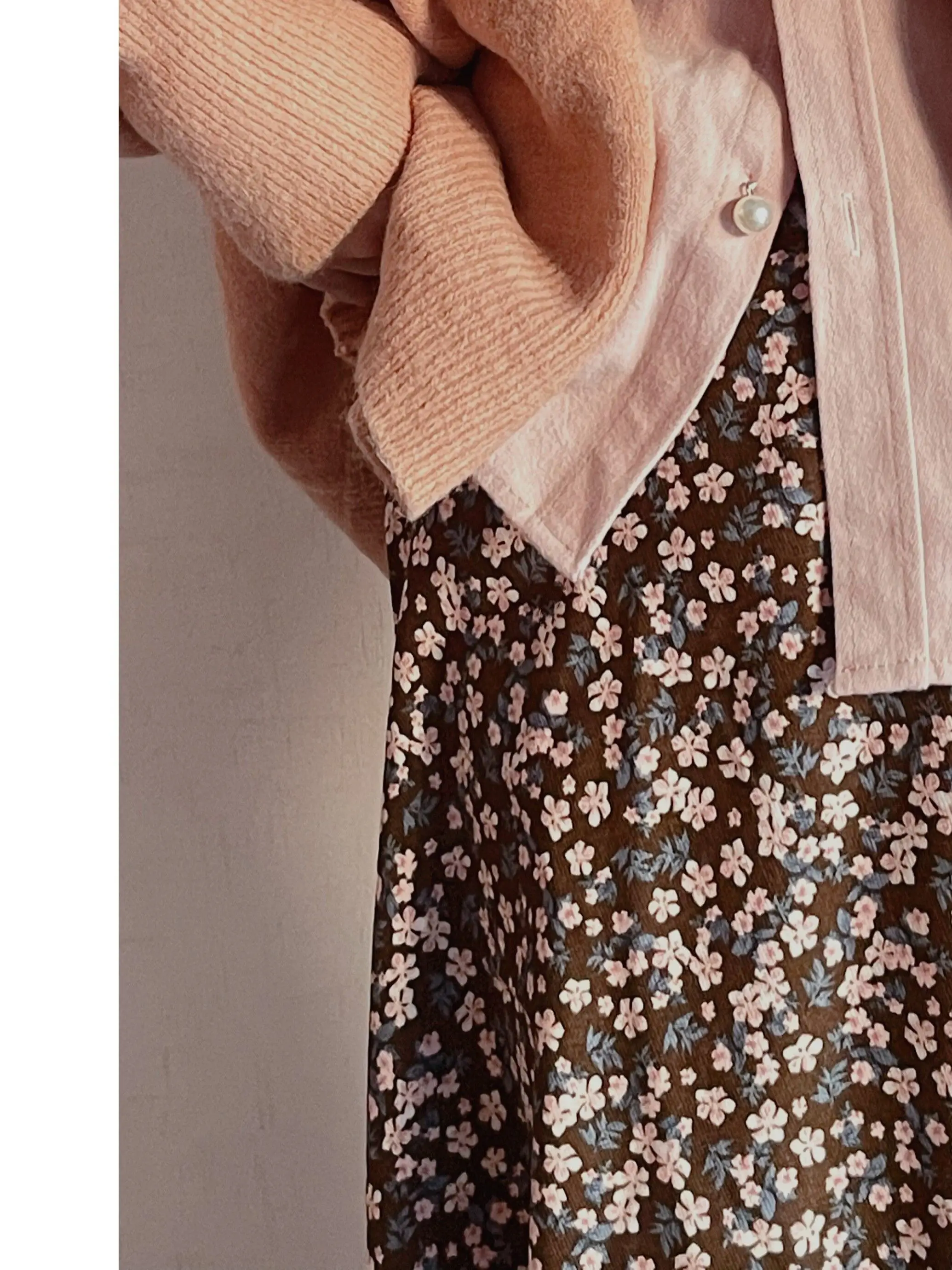 Утолщенная вельветовая длинная юбка женская с цветочным принтом, контрастными вставками, средней длины, фасона «зонтик», для повседневной носки, с высокой талией, А-силуэт
Утолщенная вельветовая длинная юбка женская с цветочным принтом, контрастными вставками, средней длины, фасона «зонтик», для повседневной носки, с высокой талией, А-силуэт