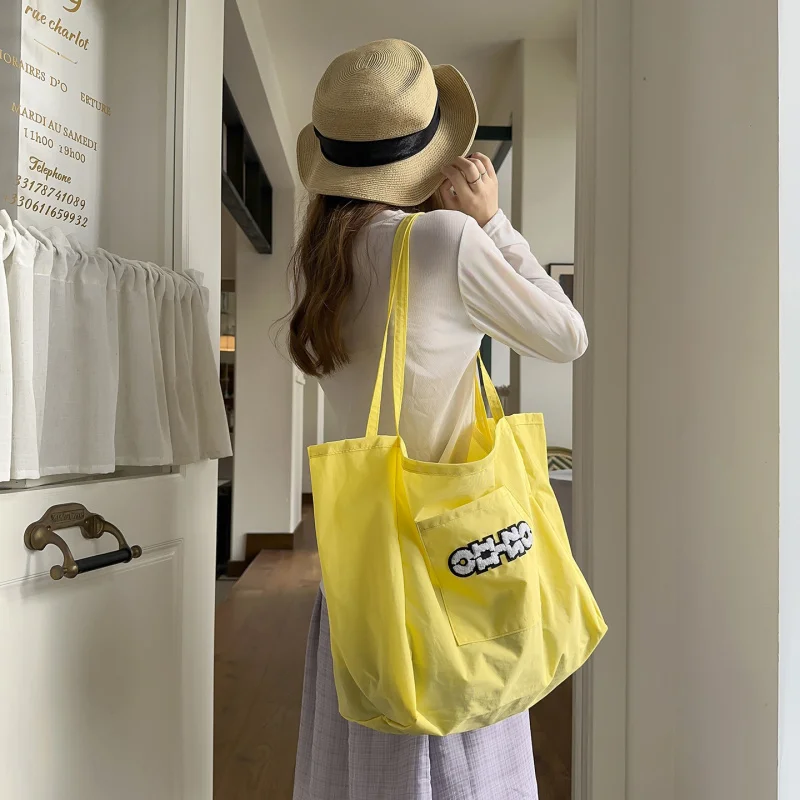 insWomen's Bag2026New casual commuter shoulder bag with a unique design, large-capacity tote bag for shopping
insWomen's Bag2026New casual commuter shoulder bag with a unique design, large-capacity tote bag for shopping