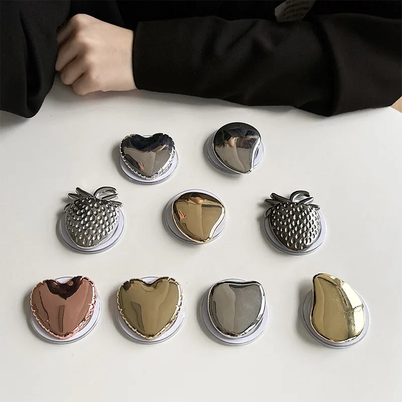 Metal Electroplating Love Strawberry Magnetic Suction Phone Airbag Bracket Magsafe Folding Tray Creative Desktop Watching Holder
Metal Electroplating Love Strawberry Magnetic Suction Phone Airbag Bracket Magsafe Folding Tray Creative Desktop Watching Holder