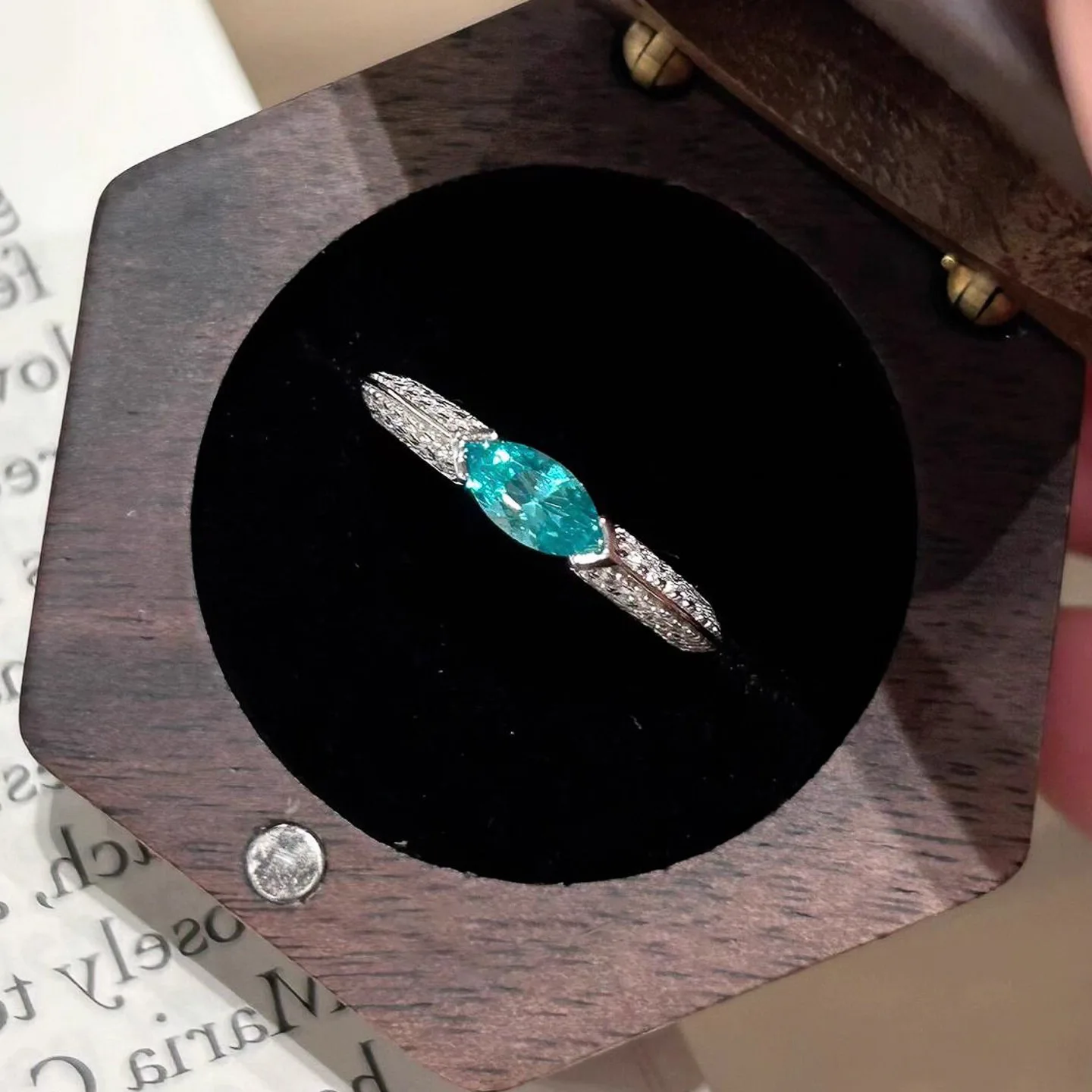 silver 925 inlaid diamonds horse eye Blue Topaz Stone rings for women light luxury fresh and high-end ring party jewelry gift
silver 925 inlaid diamonds horse eye Blue Topaz Stone rings for women light luxury fresh and high-end ring party jewelry gift