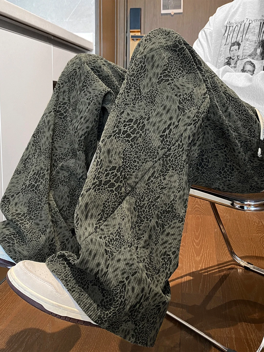 Мужские плотные вельветовые спортивные брюки: осенние, модные, свободные, прямого кроя, повседневные, широкие, для отдыха
Мужские плотные вельветовые спортивные брюки: осенние, модные, свободные, прямого кроя, повседневные, широкие, для отдыха