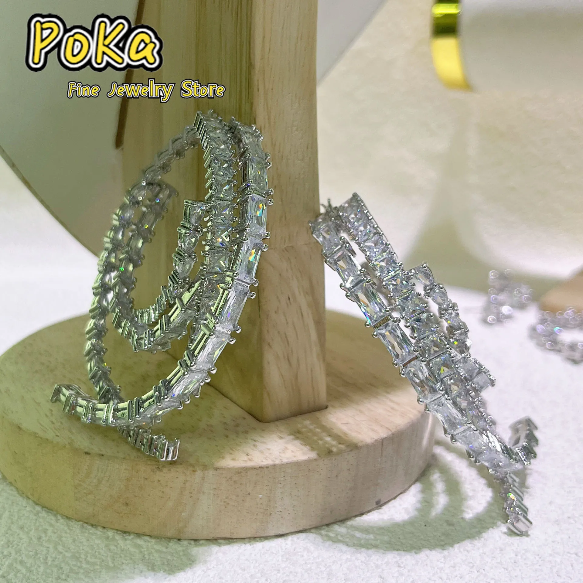 Original White New Style Large Steel Hoop Earrings Bracelet Exaggeration Jewelry High-Quality Fashion Charms Gifts for Women
Original White New Style Large Steel Hoop Earrings Bracelet Exaggeration Jewelry High-Quality Fashion Charms Gifts for Women