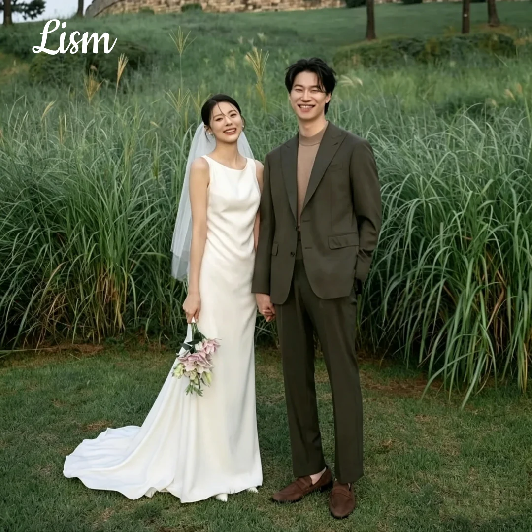 Lism Customized Simple Korean Wedding Dress Sleeveless Scoop Collar Bridal Gown Floor Length Photo Shoot Dresses with Train
Lism Customized Simple Korean Wedding Dress Sleeveless Scoop Collar Bridal Gown Floor Length Photo Shoot Dresses with Train