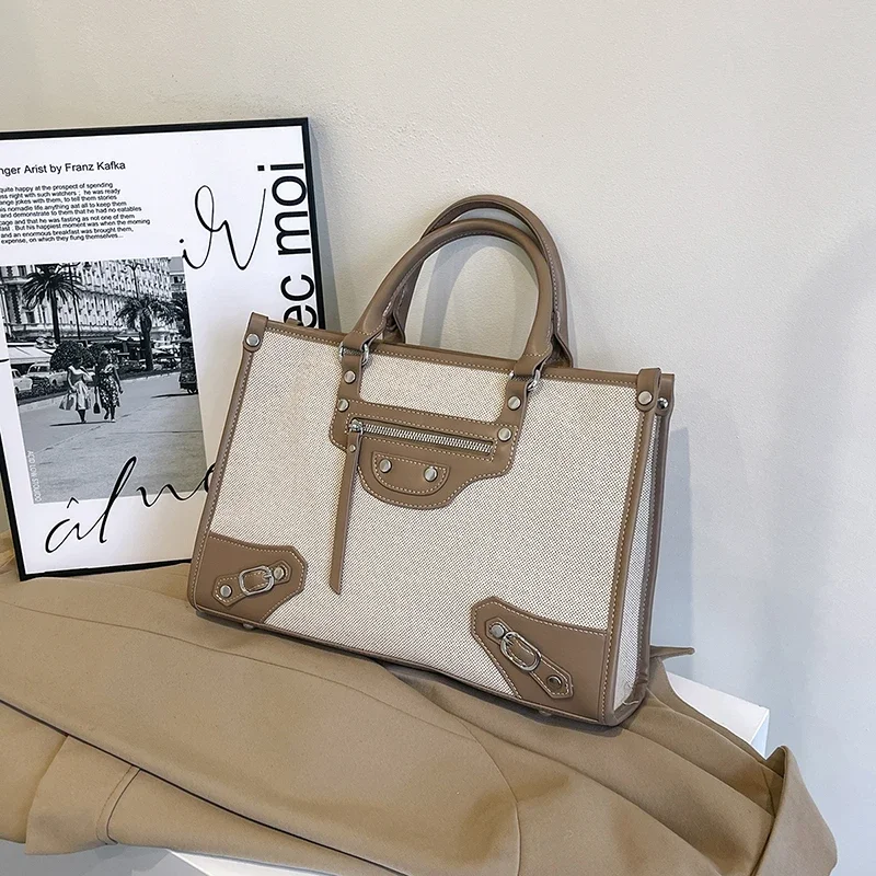 Classic Elegant Women's Leather Handbag Luxury Brand - Ladies Popular Crossbody Bag For Everyday Fashion
Classic Elegant Women's Leather Handbag Luxury Brand - Ladies Popular Crossbody Bag For Everyday Fashion