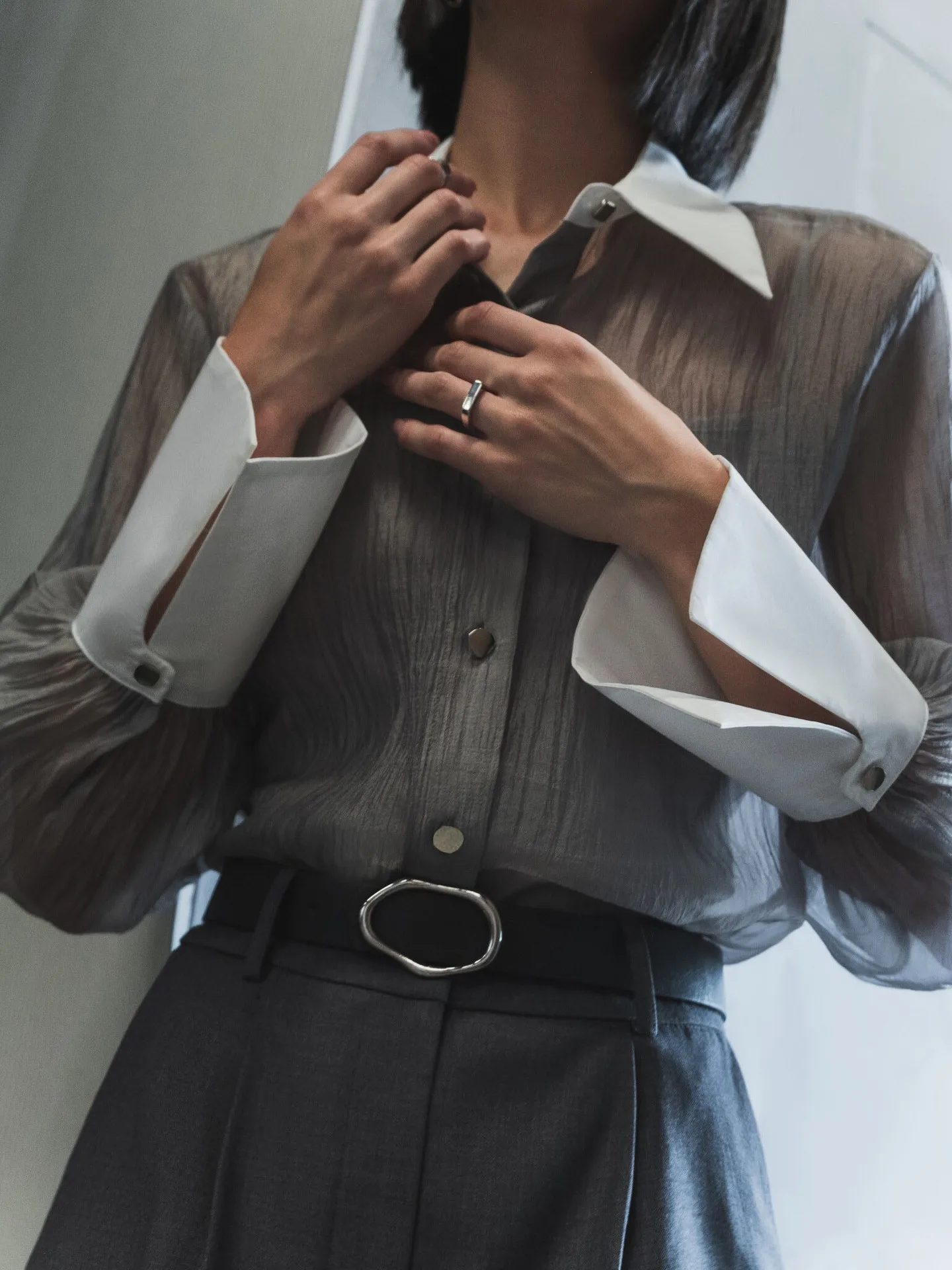 Spring Autumn Fashion Long Sleeve Ladies Blouse See Through Sexy Top Women Vintage Fashion Lapel Outer Shirt
Spring Autumn Fashion Long Sleeve Ladies Blouse See Through Sexy Top Women Vintage Fashion Lapel Outer Shirt