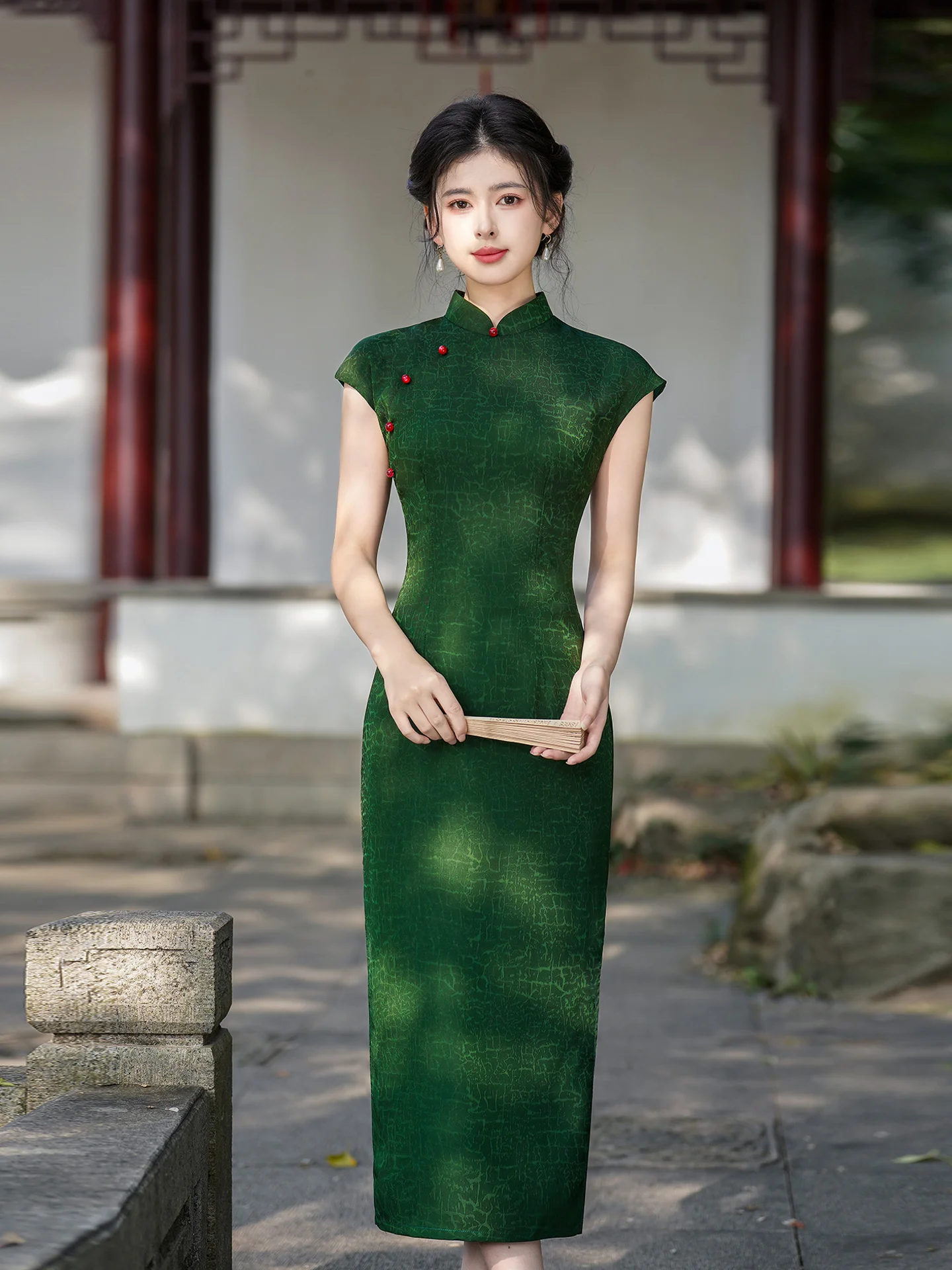 Элегантное улучшенное ретро-платье-ципао с длинным рукавом для женщин, повседневное, класса люкс, в китайском стиле
Элегантное улучшенное ретро-платье-ципао с длинным рукавом для женщин, повседневное, класса люкс, в китайском стиле