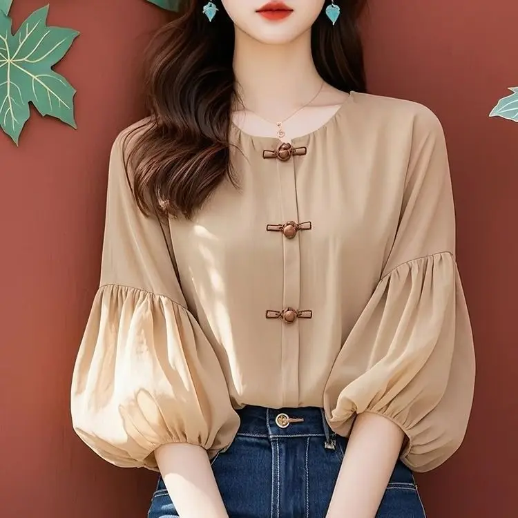 New Early Autumn Women's French Sweet and Unique Super Beautiful Lantern Sleeve Shirt
New Early Autumn Women's French Sweet and Unique Super Beautiful Lantern Sleeve Shirt