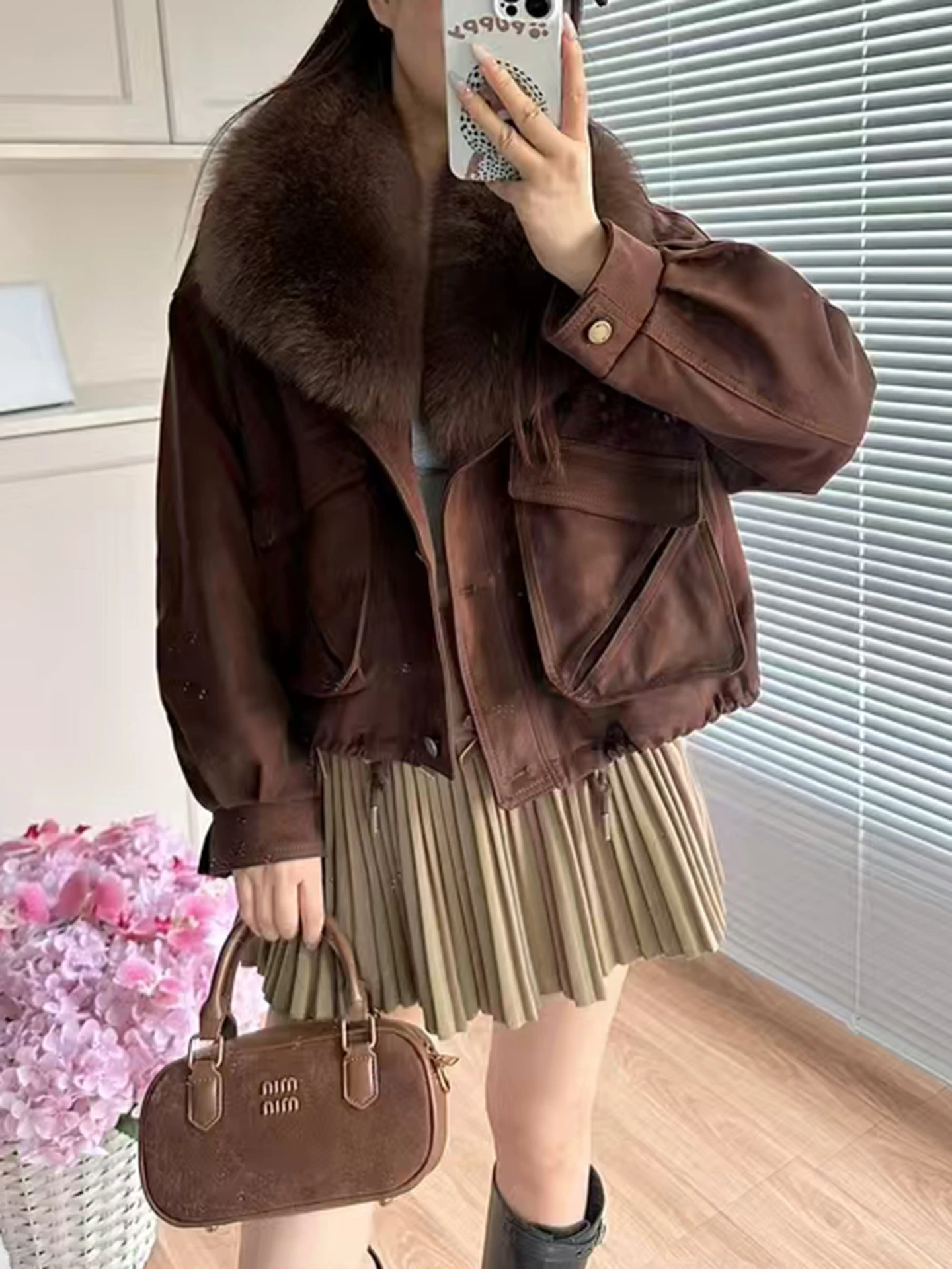 Женская теплая зимняя верхняя одежда свободного кроя из утепленного хлопка с большим меховым воротником, в корейском стиле, пальто-куртка
Женская теплая зимняя верхняя одежда свободного кроя из утепленного хлопка с большим меховым воротником, в корейском стиле, пальто-куртка