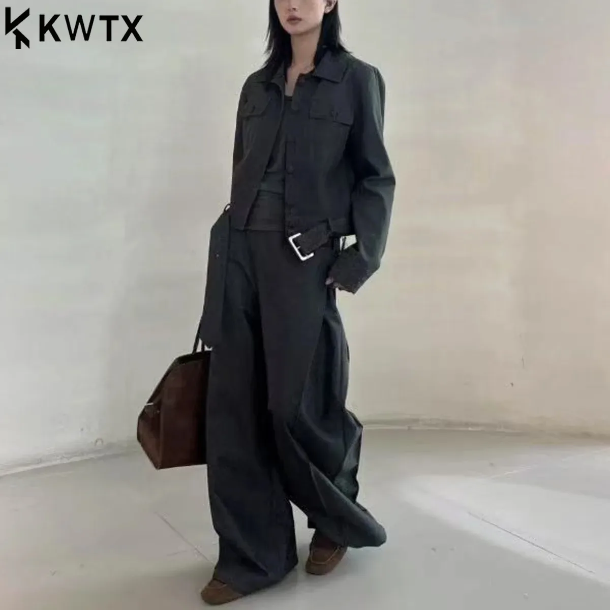 Комплект женской короткой куртки и широких брюк BJTZ с поясом | Повседневная одежда Slim Fit | Элегантный стих
Комплект женской короткой куртки и широких брюк BJTZ с поясом | Повседневная одежда Slim Fit | Элегантный стих