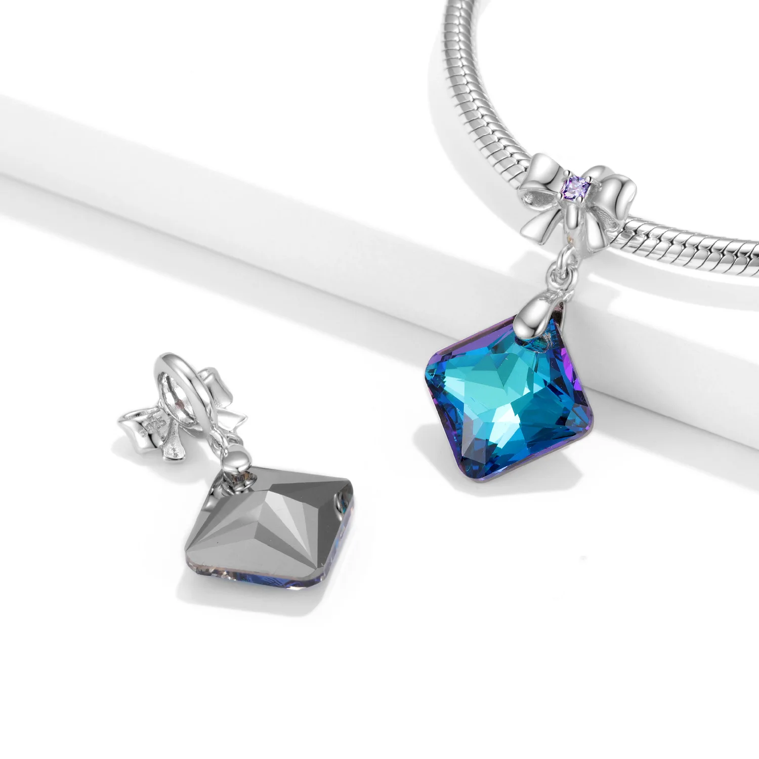 Blue Light Crystal Sterling Silver Bow Pendant Women's Diamond Necklace Bracelet Accessories
Blue Light Crystal Sterling Silver Bow Pendant Women's Diamond Necklace Bracelet Accessories