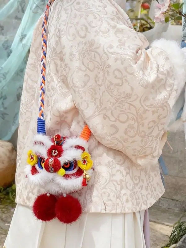Handmade Plush Tiger Head Crossbody Bag Chinese Style Lion Wake up New Year Celebration Children's Red Envelope Bag Sweet Coo...
Handmade Plush Tiger Head Crossbody Bag Chinese Style Lion Wake up New Year Celebration Children's Red Envelope Bag Sweet Coo...