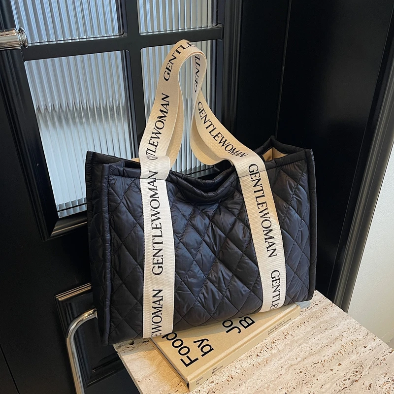Fashionable large capacity tote bag, versatile tote bag, commuting single shoulder handbag
Fashionable large capacity tote bag, versatile tote bag, commuting single shoulder handbag