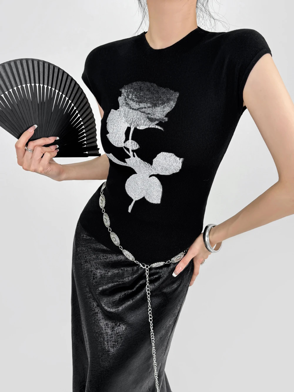 Double Z Retro Spicy Girl Dark Rose Print Knitted Vest Women's Summer round Neck Slim Fit Shoulder T-Shirt Casual Style Regul...
Double Z Retro Spicy Girl Dark Rose Print Knitted Vest Women's Summer round Neck Slim Fit Shoulder T-Shirt Casual Style Regul...