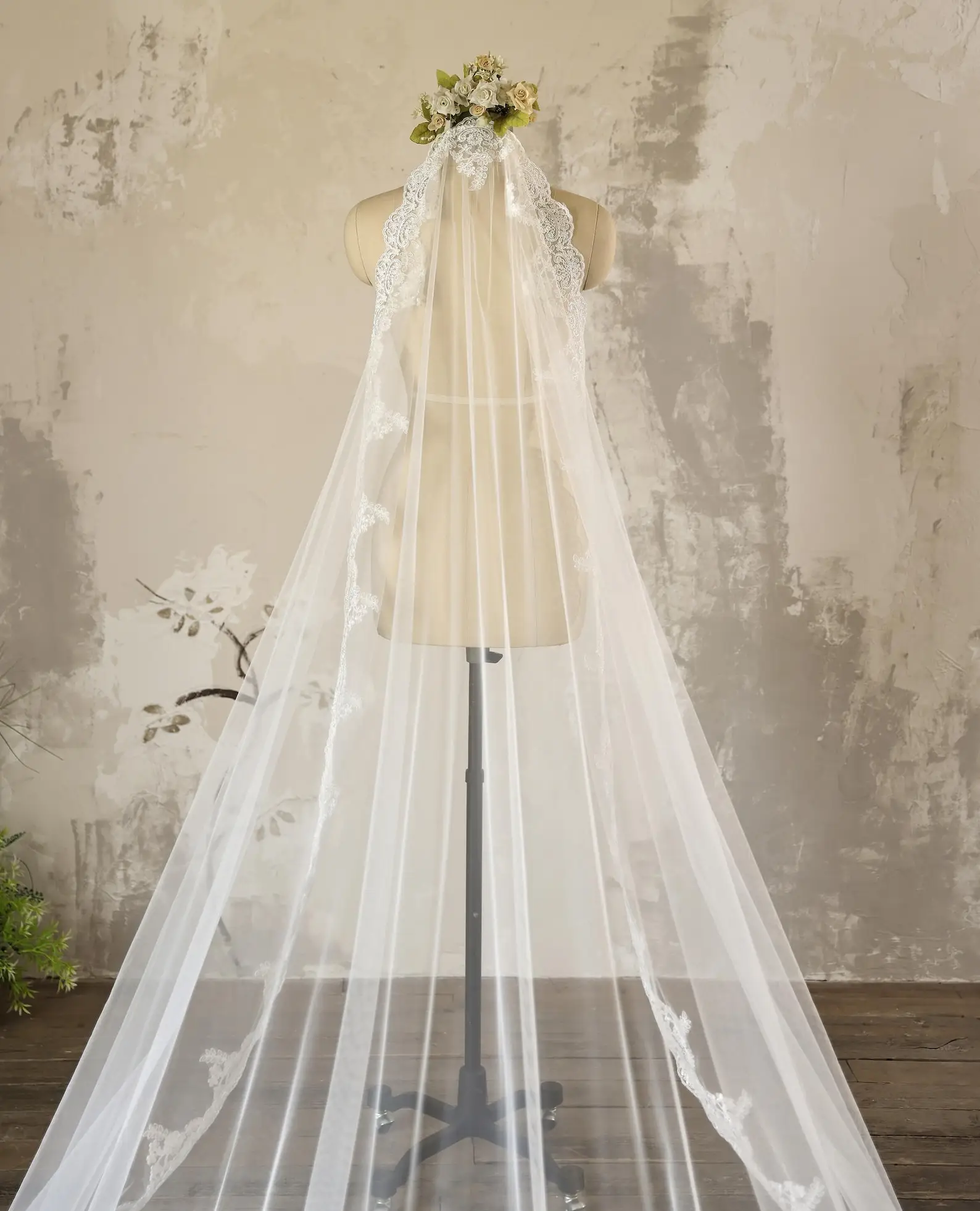 Wedding Accessories Wedding Veil With Cape Tip Applied Lace Vintage Cathedral Bridal Veil with comb Soft Mantila Lace Style
Wedding Accessories Wedding Veil With Cape Tip Applied Lace Vintage Cathedral Bridal Veil with comb Soft Mantila Lace Style